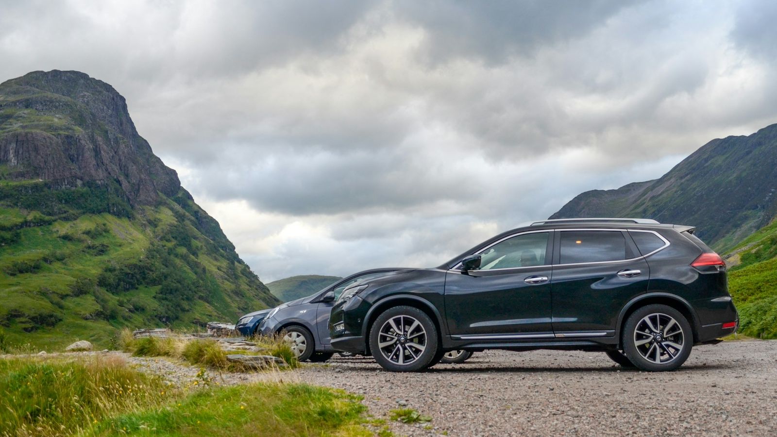 SUV or Sedan? Choosing the Right Class of Hire Car