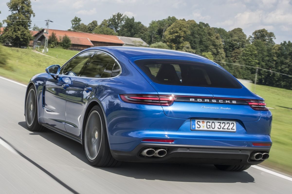 Porsche Panamera · Blue — image 3