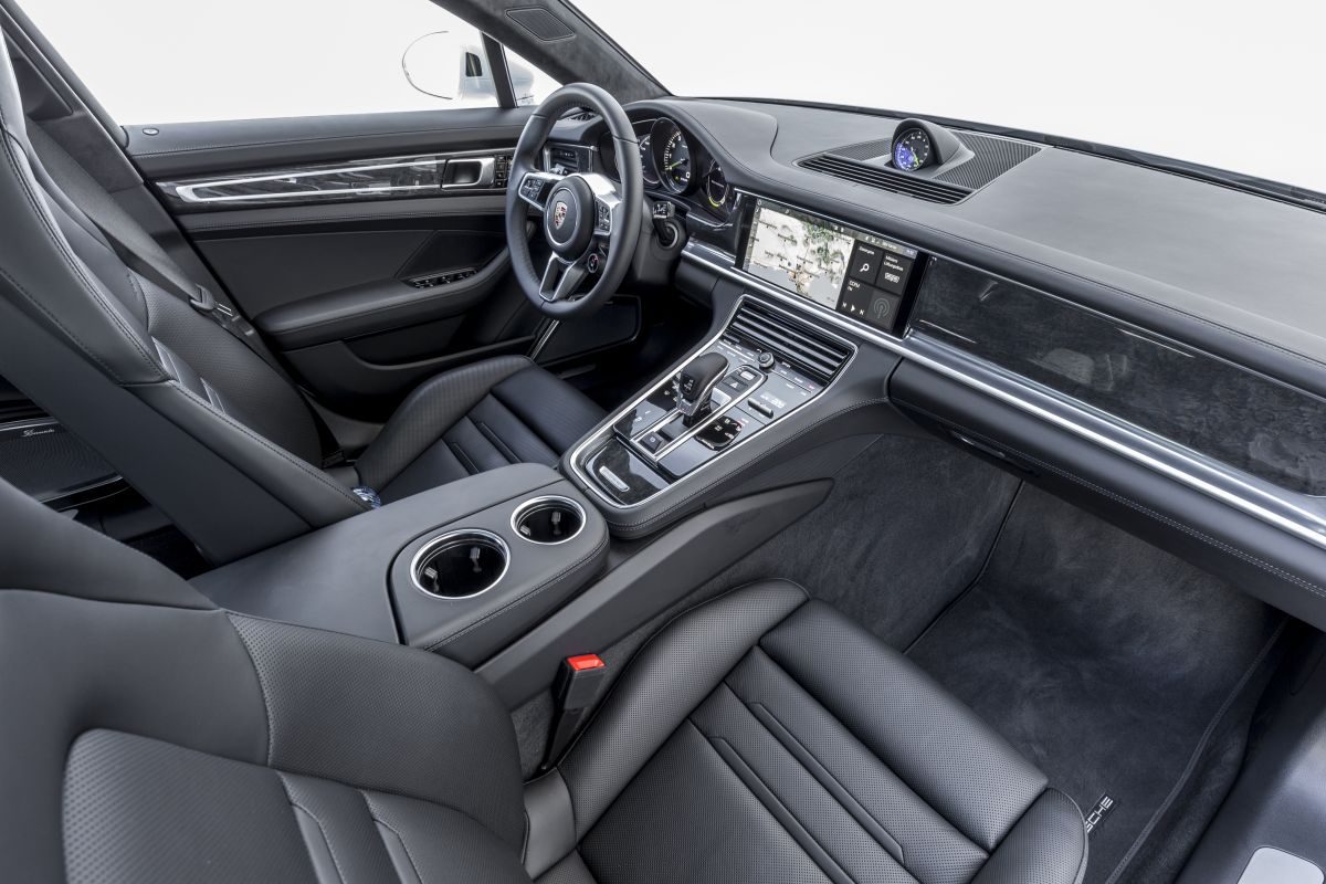 Porsche Panamera · Blue — image 5